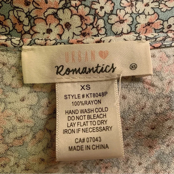 Urban Romantics Ruffle Blouse - Picture 5 of 5